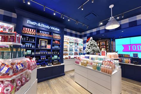 bath and body works store hours near me